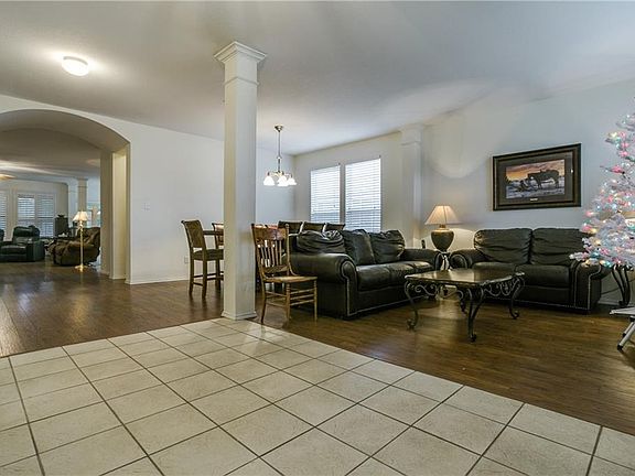 3rd image of 4227 Fall Creek Dr