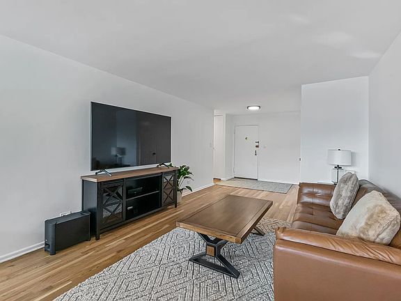 4th image of 23-20 Bell Blvd #2G