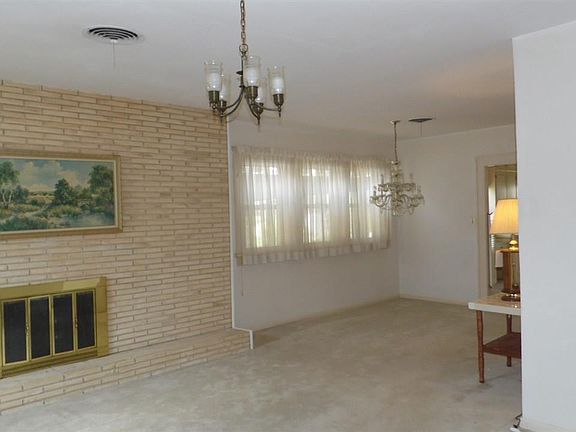 2nd image of 1705 Beverly Dr