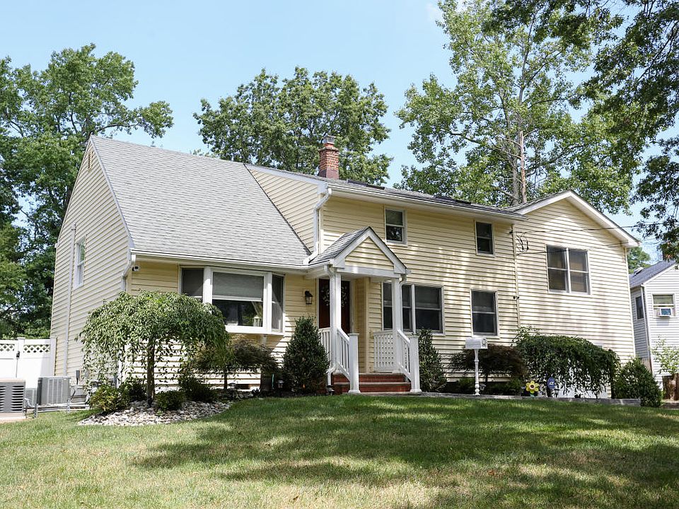 1st image of 19 Maplewood Dr