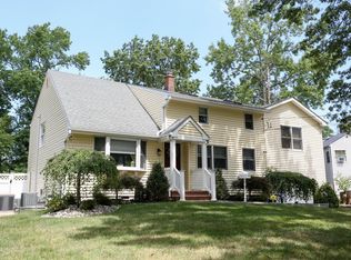 19 Maplewood Dr, Middletown, NJ 07748