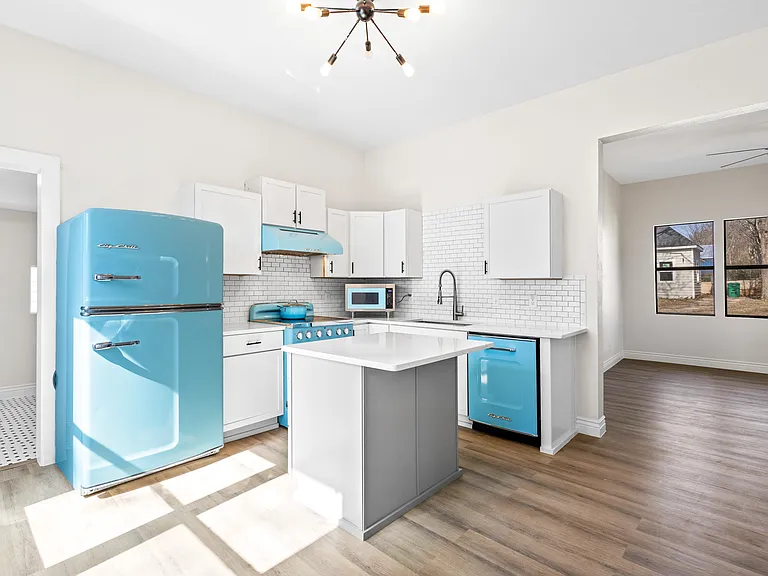814 W Fern St — Photo 9