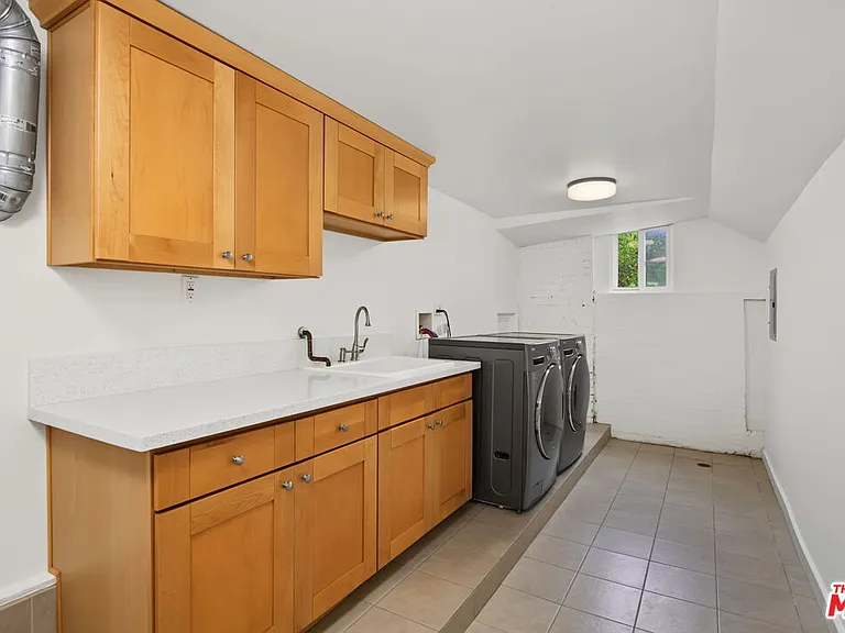 175 Barlock Ave — Photo 25