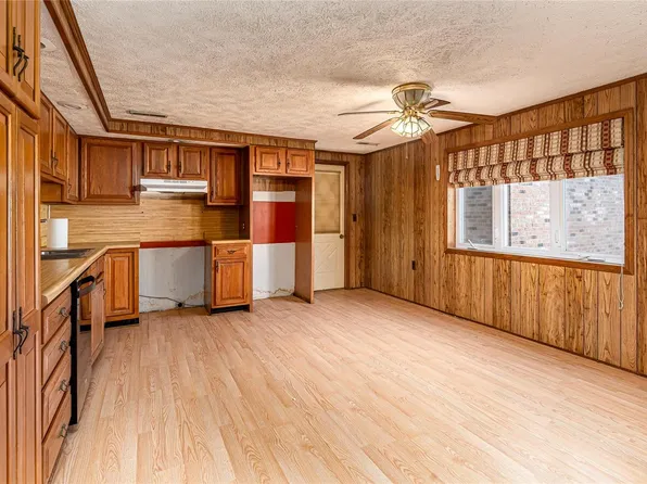 110 W Locust St, Galatia, IL 62935