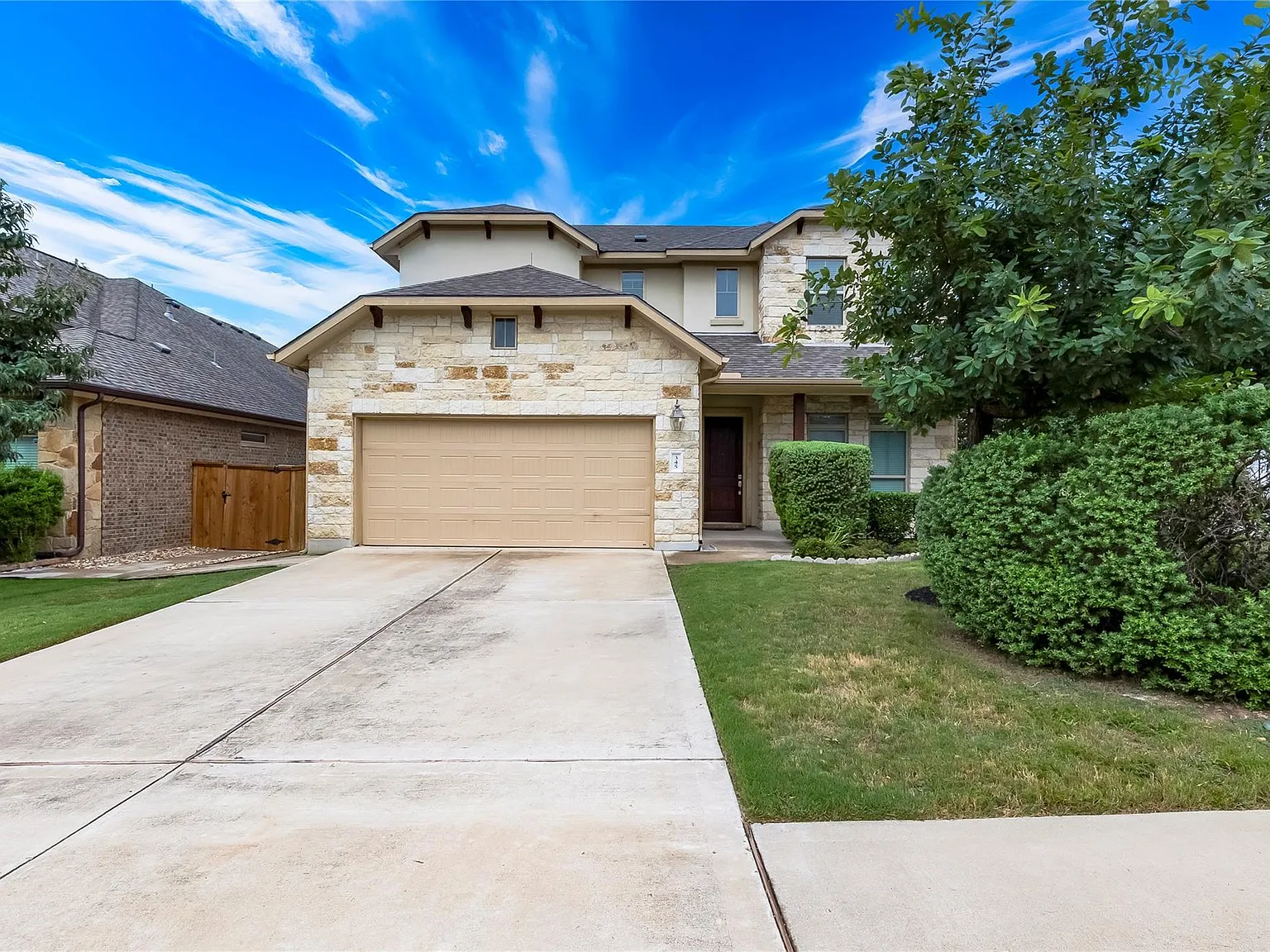4 bed, 2.5 bath, 2770 sqft, $2,850 — Photo 3