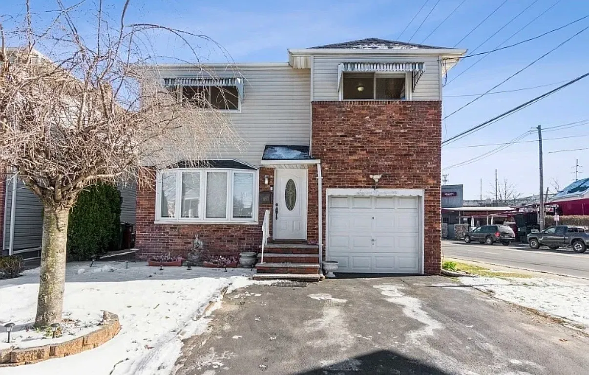 4 bed, $3,700 — Photo 1
