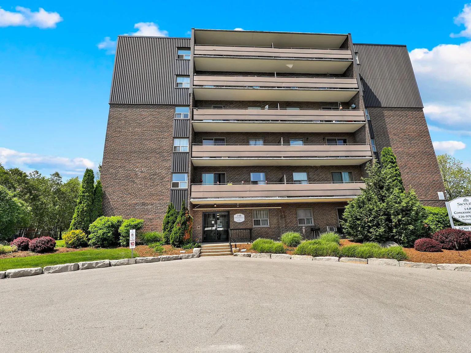 Park Tower Apartments — Photo 2