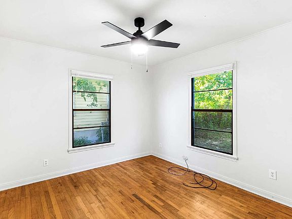 4th image of 2729 Herring Ave