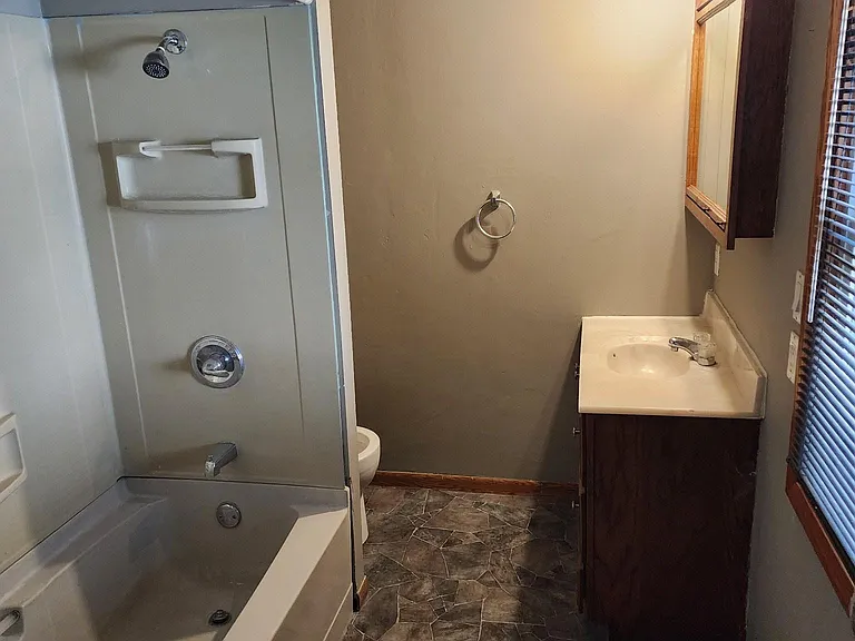 2nd floor bathroom.