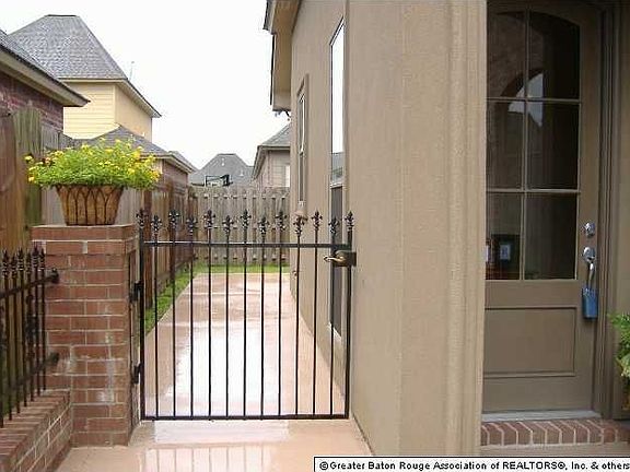 5th image of 36291 W Pine Grove Ct