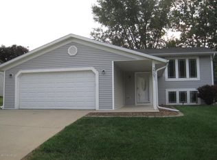 3707 10th Ave SW, Rochester, MN 55902