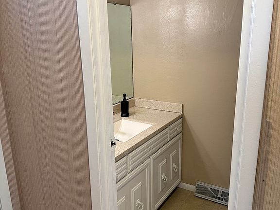 5th image of 3731 Cedarwood Ct