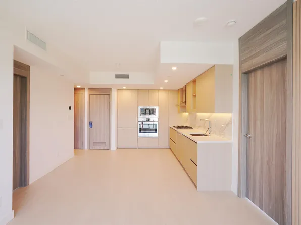 13768 100th Ave #805, Surrey, BC V3T 0V2