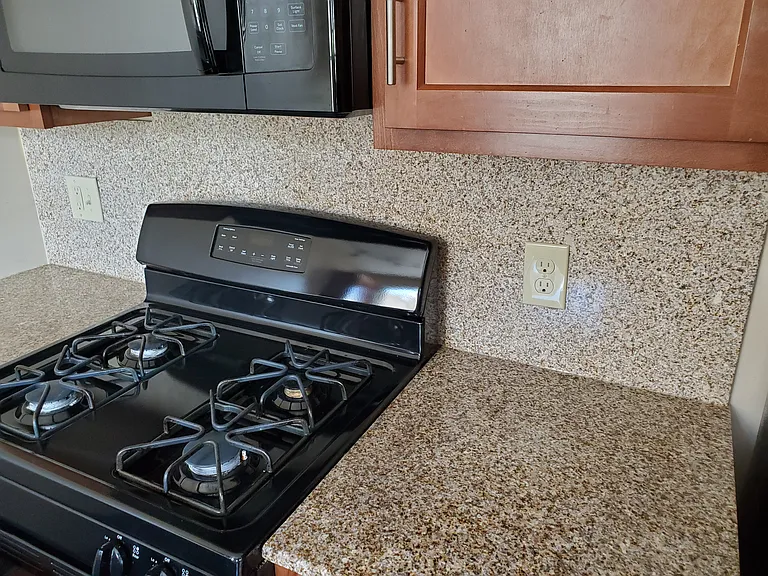 534 Yates St #B — Photo 5