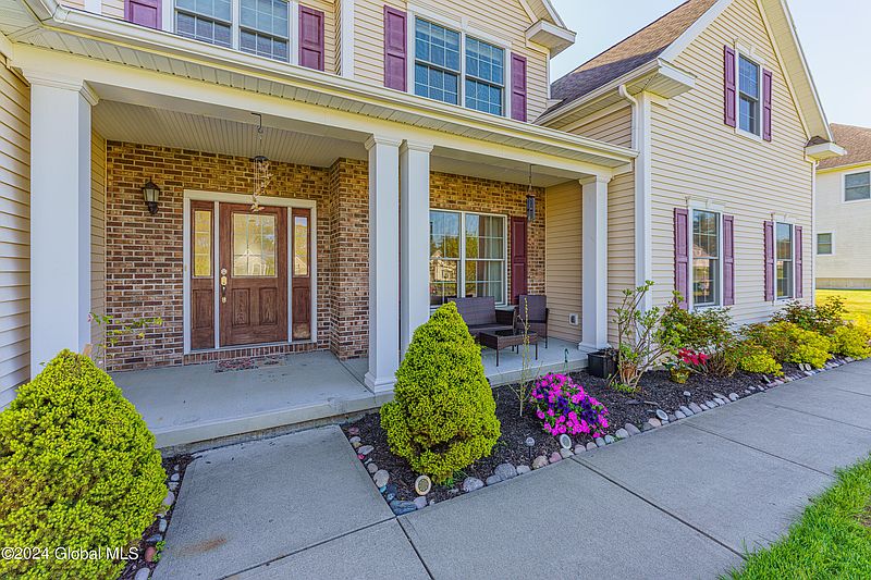 4th image of 95 Lori Drive