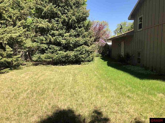 4th image of 325 McLeod Ave