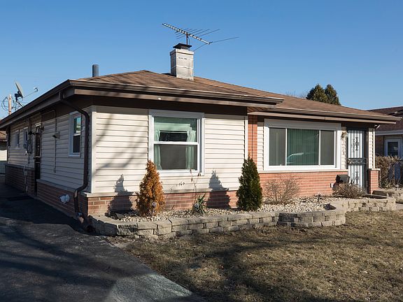 2nd image of 1363 Balmoral Ave