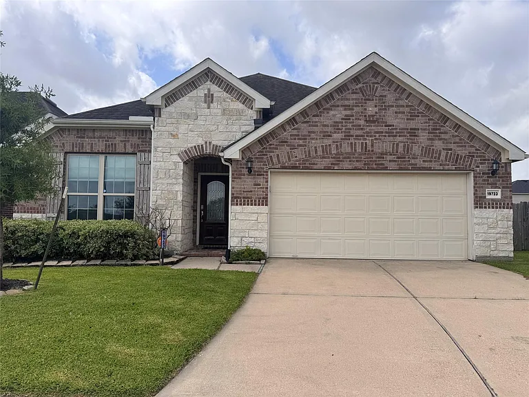 19723 Eleanor Meadow Ln — Photo 1