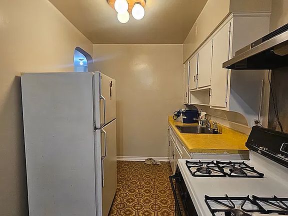 2nd image of 22-28 47th St #2R