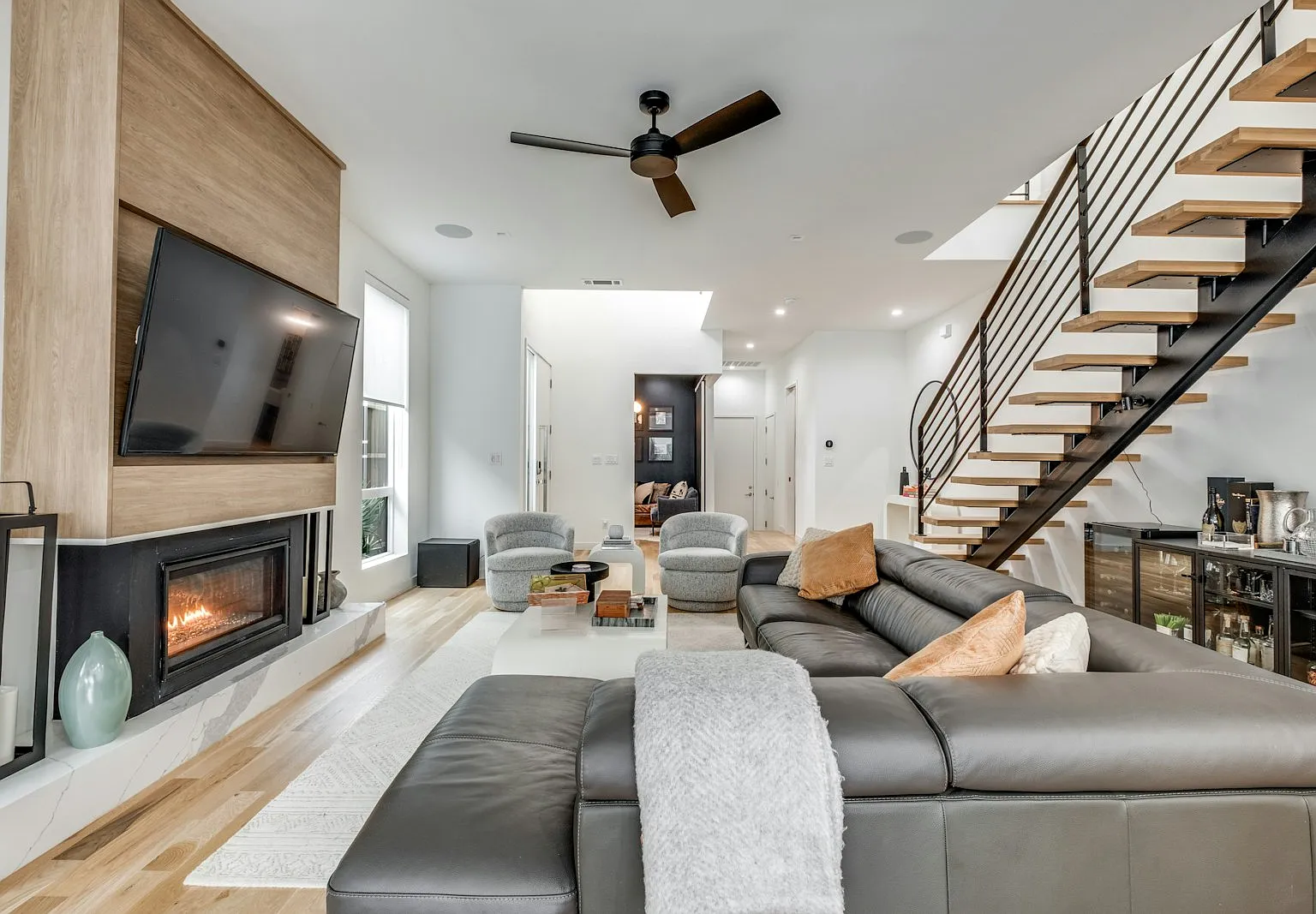 6113 Hudson Street — Photo 1