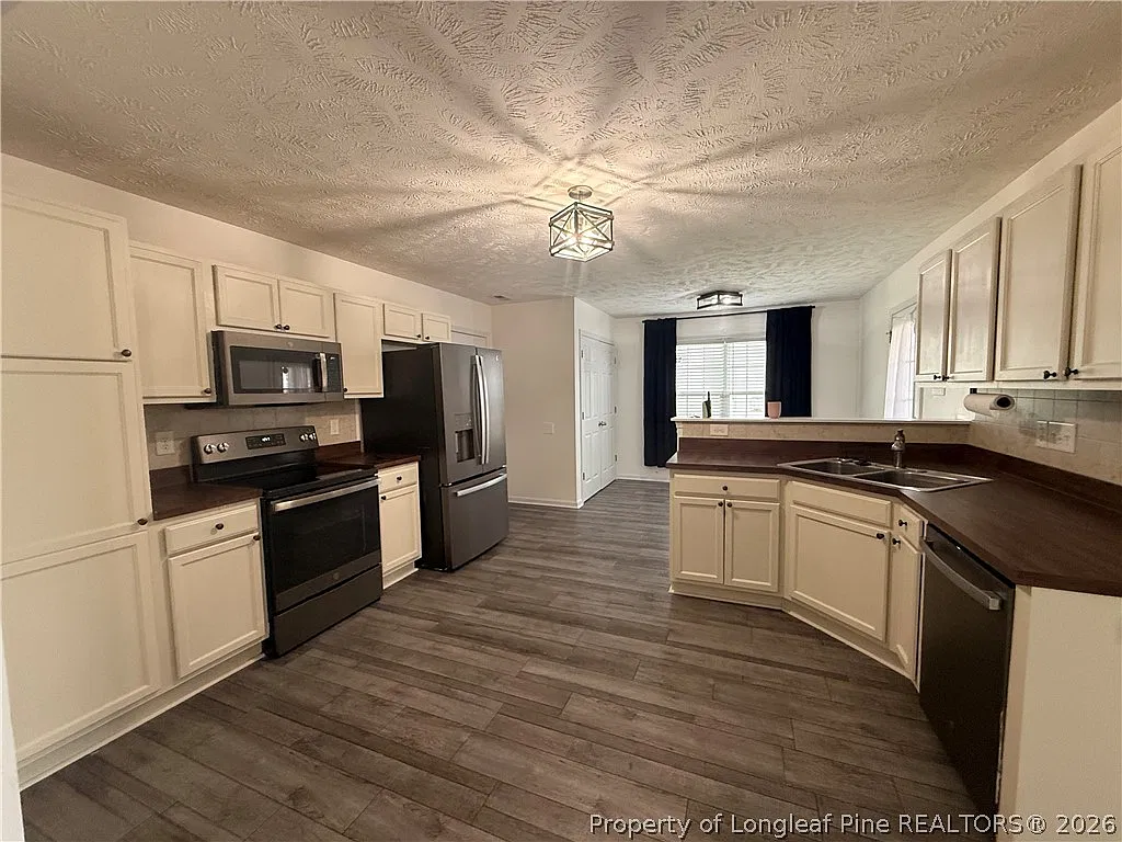 3 bed, 2.0 bath, 1492 sqft, $1,800 — Photo 4
