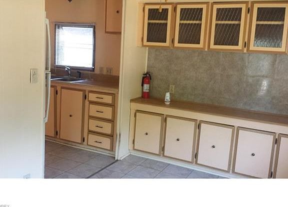 5th image of 5126 University Dr