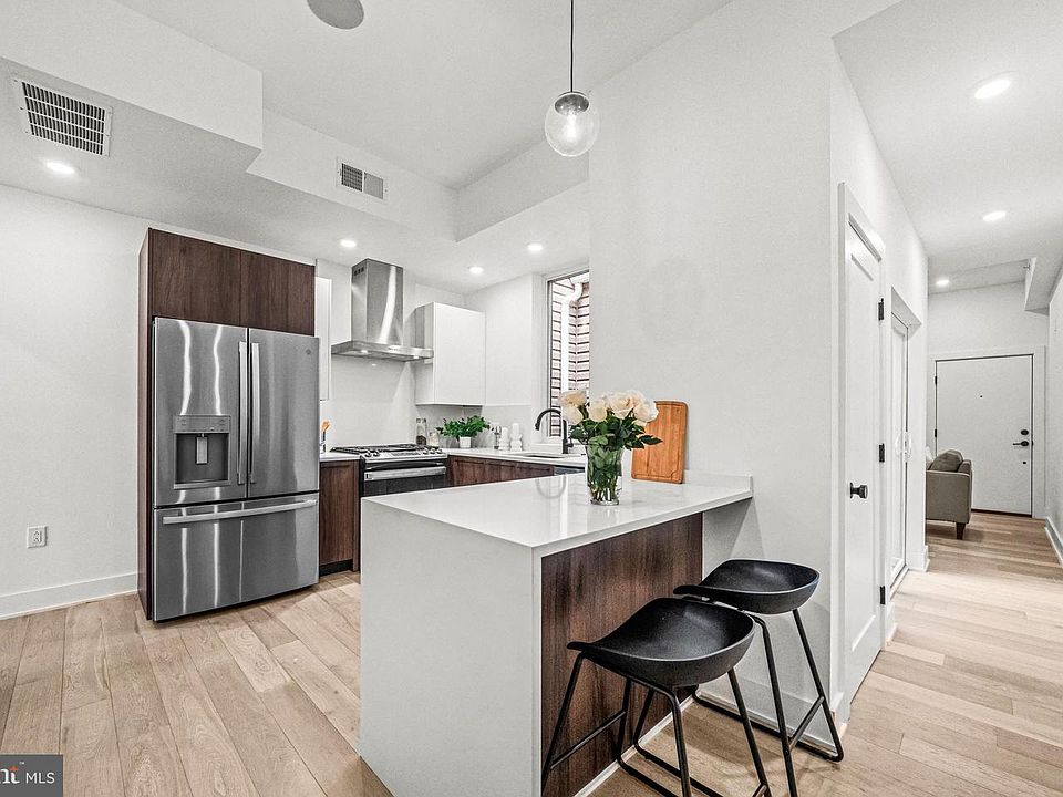 1st image of 1513 Christian St #4