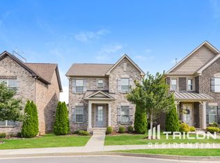 1050 Paddock Park Cir, Gallatin, TN 37066