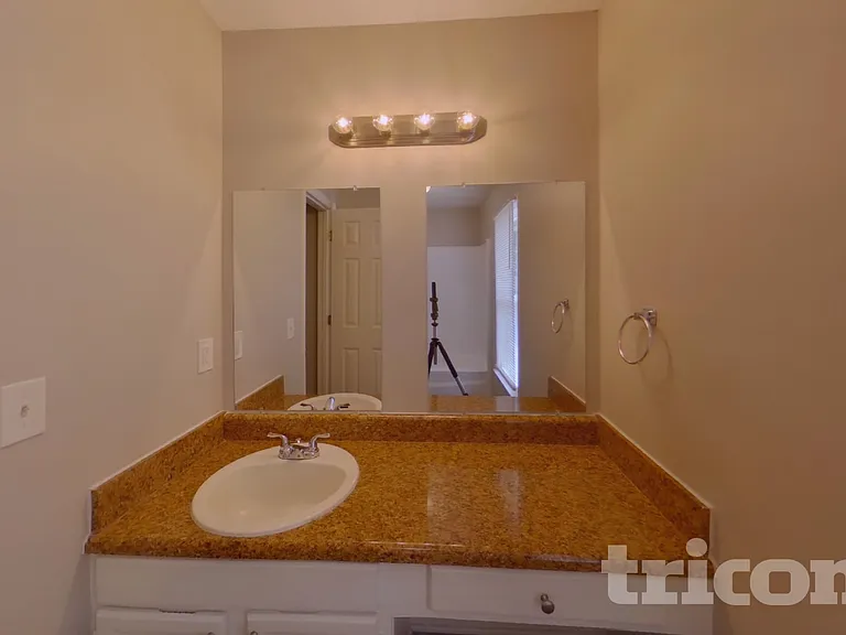 216 Netherland Dr — Photo 10