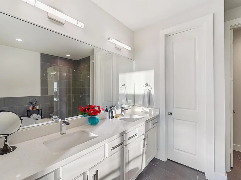 5209 Allen St #I — Photo 12