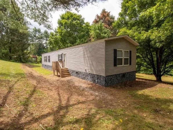 3517 Dove Ln, Blacksburg, VA 24060
