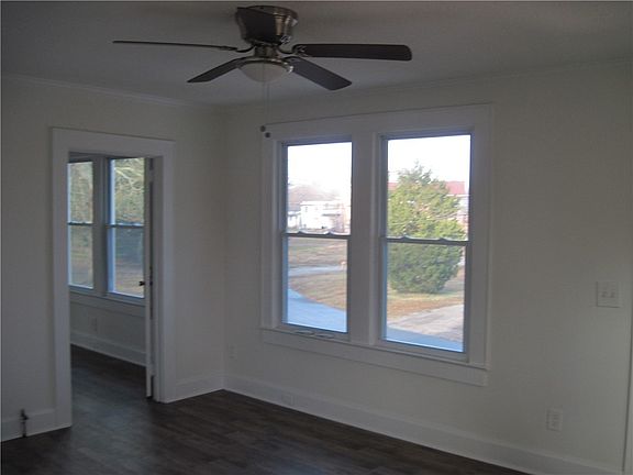 4th image of 20 Mineral Park Ln