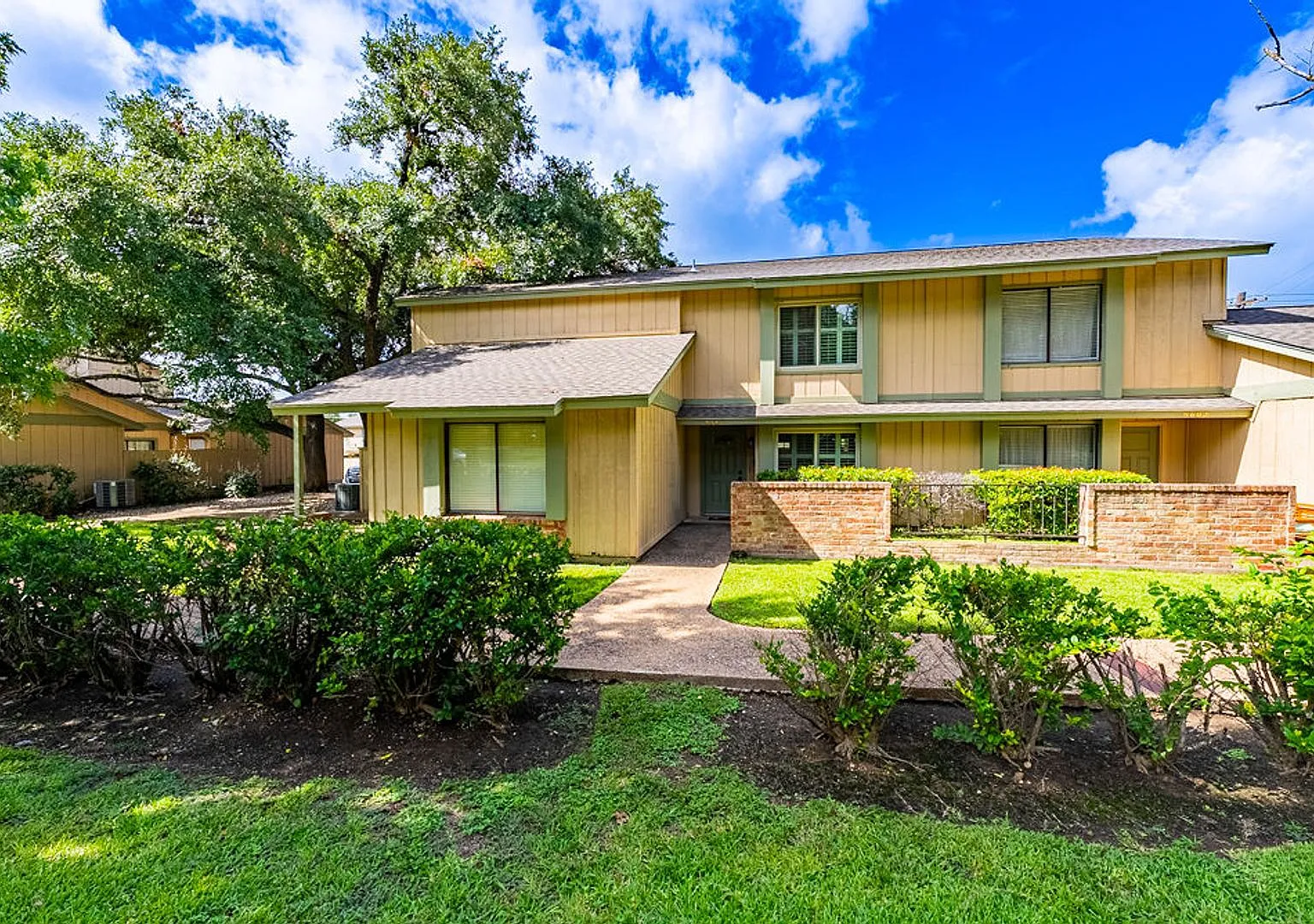 Charming 3 bedroom, 1.5 bathroom Located in North Austin! — Photo 1