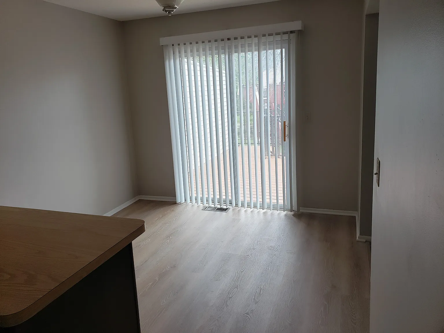 4 bed, 1950 sqft, $1,945 — Photo 3