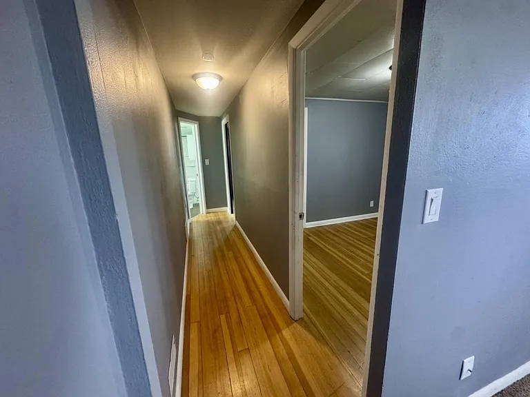 611 9th Ave SW — Photo 2