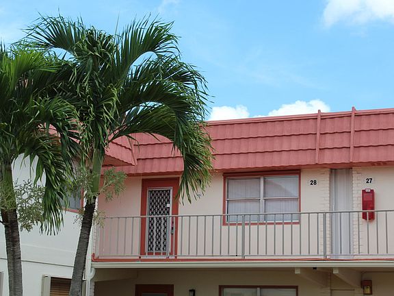 2nd image of 28 Saxony Cir #A