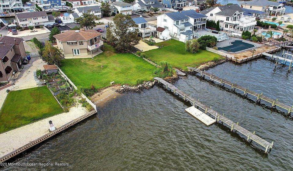 1st image of 39 Tobago Ave