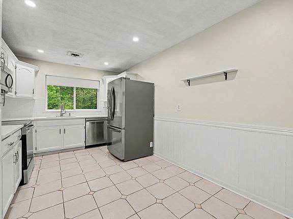 5th image of 172 Gillies Ln #172