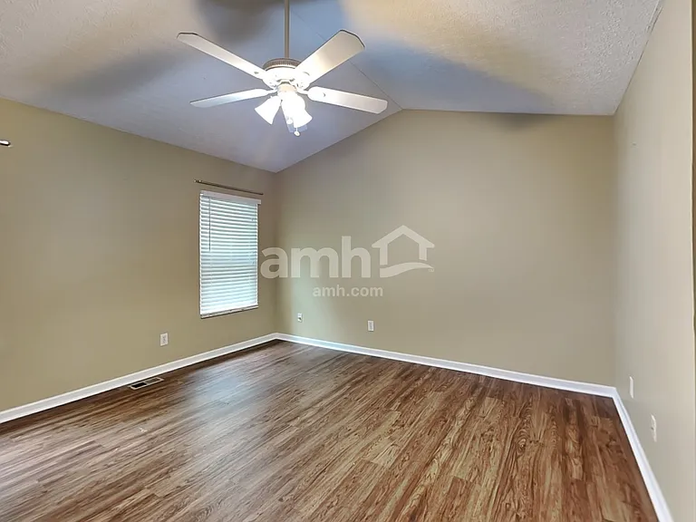 665 Norfolk Sq N — Photo 10