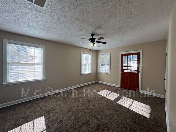 3rd image of 3292 Dawn Dr