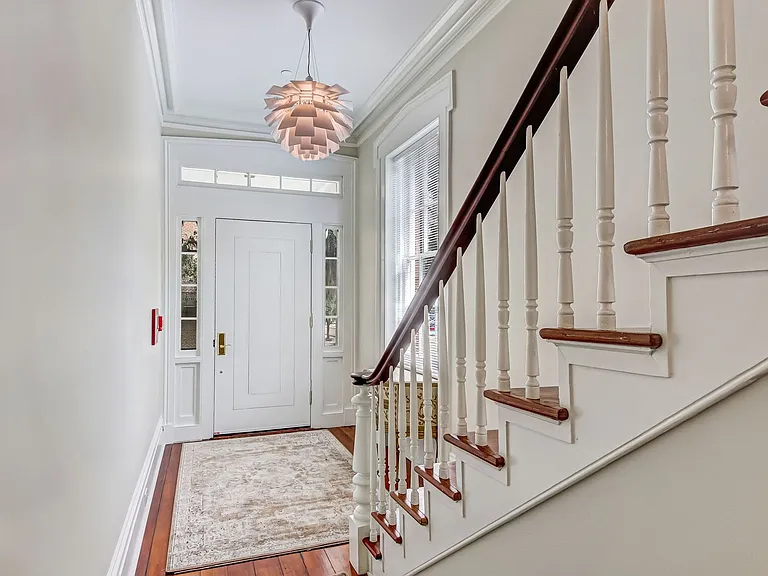 31 E Jones St — Photo 2