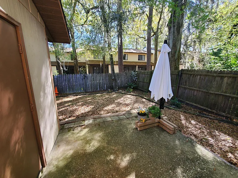 3417 SW 28th Ter #D — Photo 12