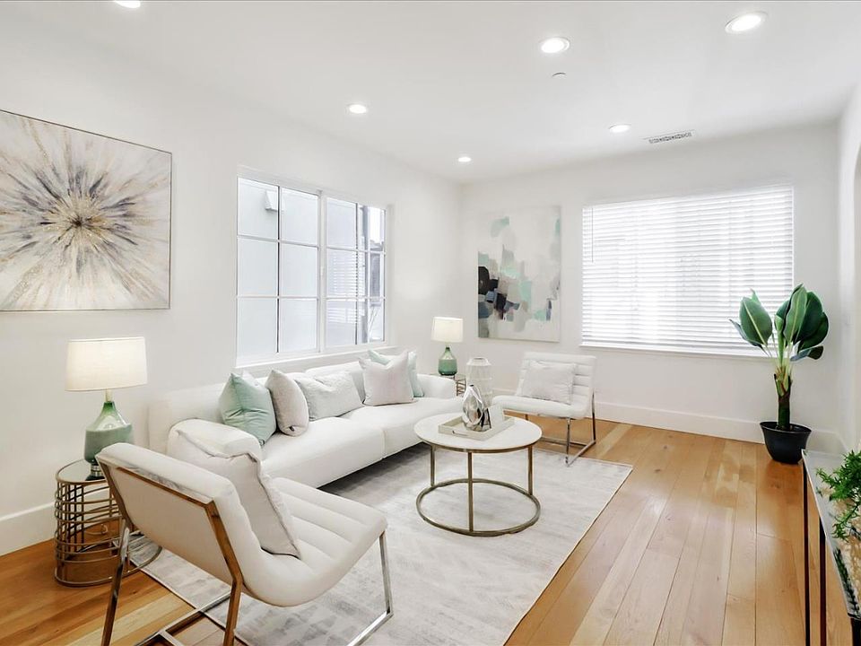 1st image of 43108 Calle Sagrada