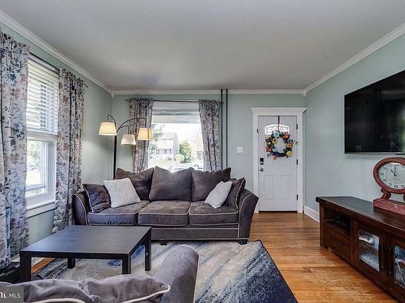 4th image of 806 N Wyomissing Blvd