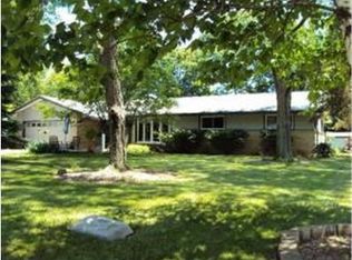 4915 Vrana St, Racine, WI 53405