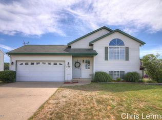 390 Pioneer Trl NE, Cedar Springs, MI 49319