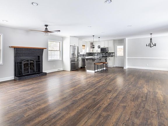 4th image of 3538 Gladys Rd