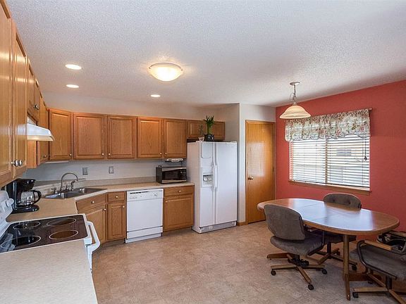 5th image of 1330 Logan Ct