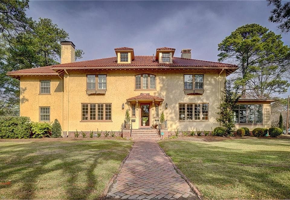 Fabulous, one-of-a-kind masonry and stucco beauty sits on peaceful lot deep in Lochhaven. Impeccably renovated and maintained, this property will satisfy the most discerning Buyer.