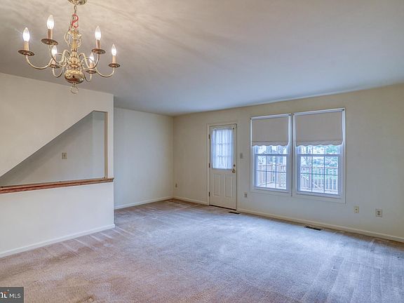 3rd image of 653 Corsica Ave